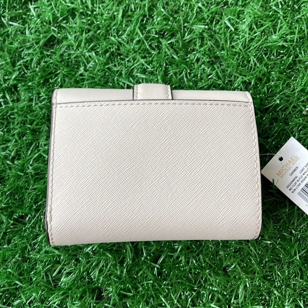 MICHAEL KORS CARMEN MEDIUM LOGO AND FAUX LEATHER WALLET LIGHT SAND